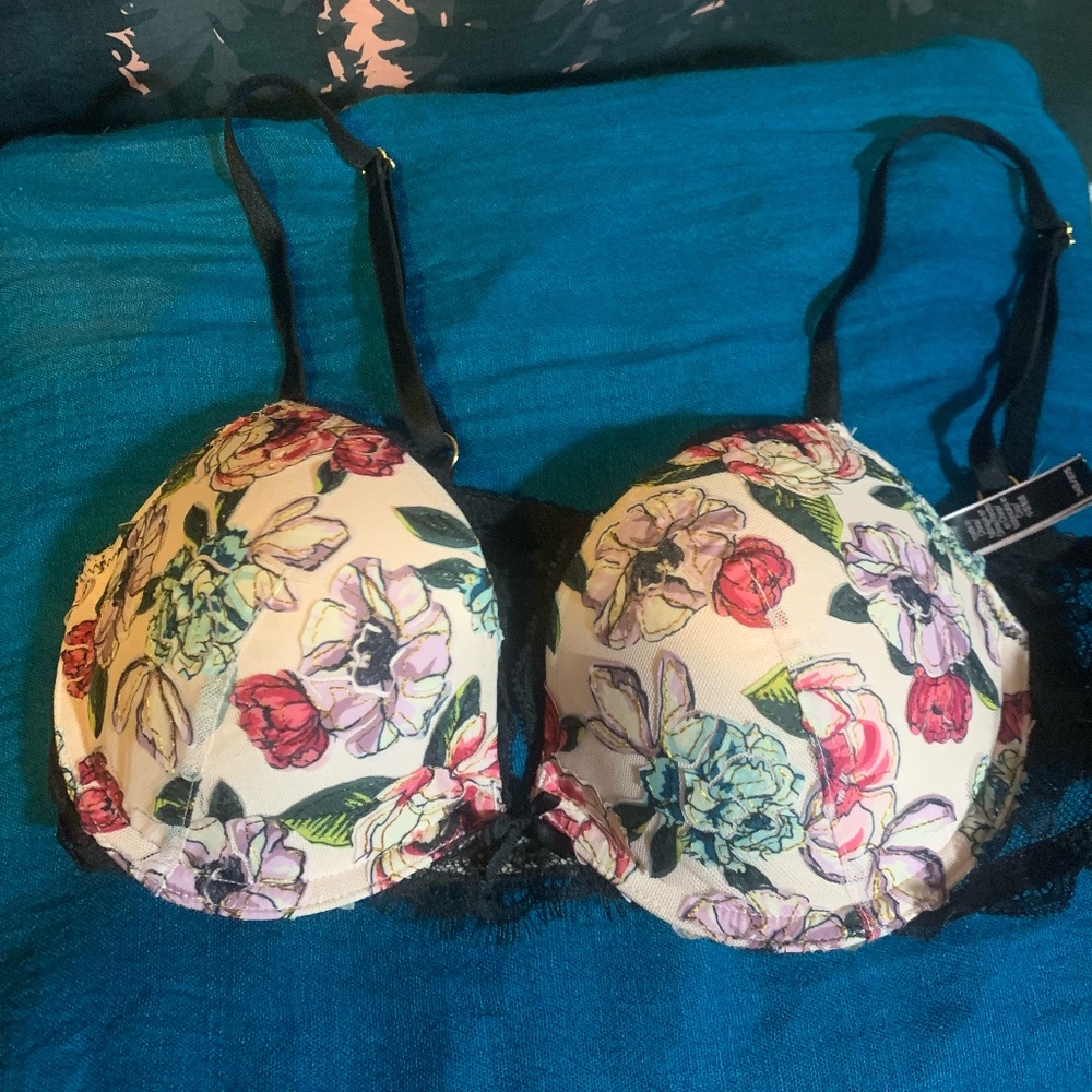 5 for $25 sale!! Victoria's Secret push up bra